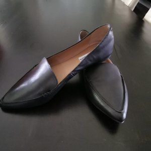 STEVE MADDEN ladies leather flats!